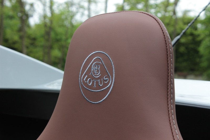 broderie Lotus classic